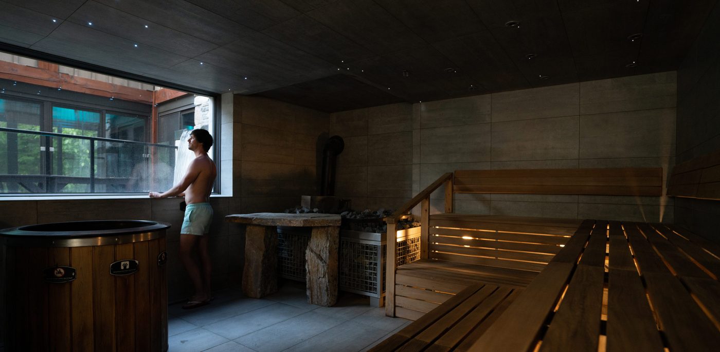 Sauna finlandesa interior de madera-Ignacio / WELLIS